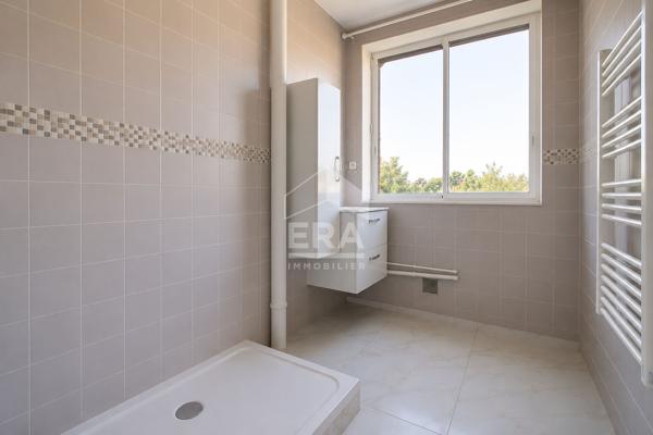 T3  57M2 DRANCY CAVE+PARKING
