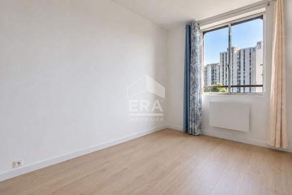 T3  57M2 DRANCY CAVE+PARKING