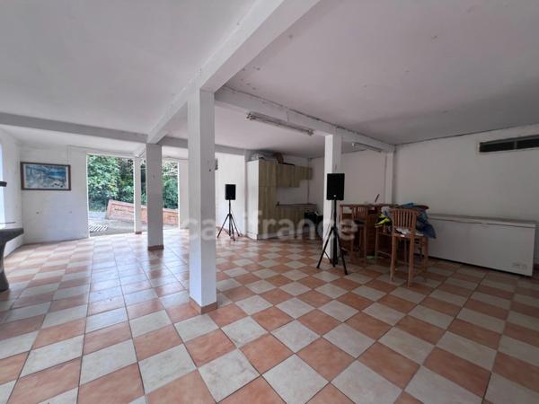 À vendre - Superbe maison T7 de 201 m² + 100 m² non habitable sur un terrain de 1213 m² - LE MARIN (972)
