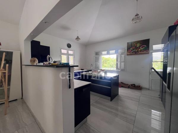 À vendre - Superbe maison T7 de 201 m² + 100 m² non habitable sur un terrain de 1213 m² - LE MARIN (972)