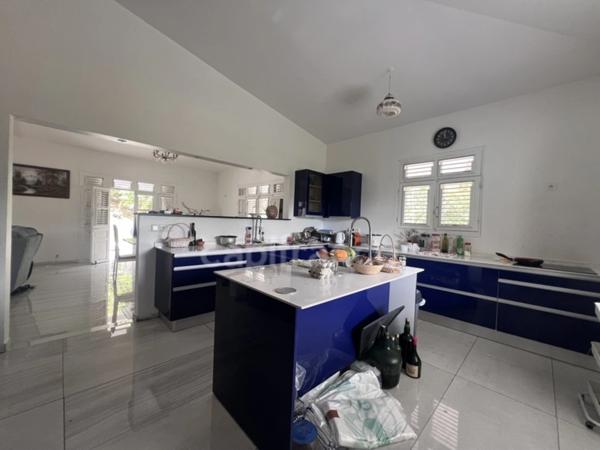 À vendre - Superbe maison T7 de 201 m² + 100 m² non habitable sur un terrain de 1213 m² - LE MARIN (972)