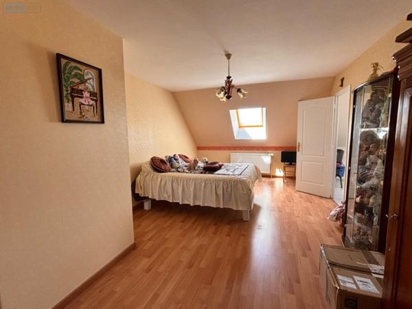 Maison à vendre à Yvré-l'Évêque dans la Sarthe (72530), ref : LMY/FR