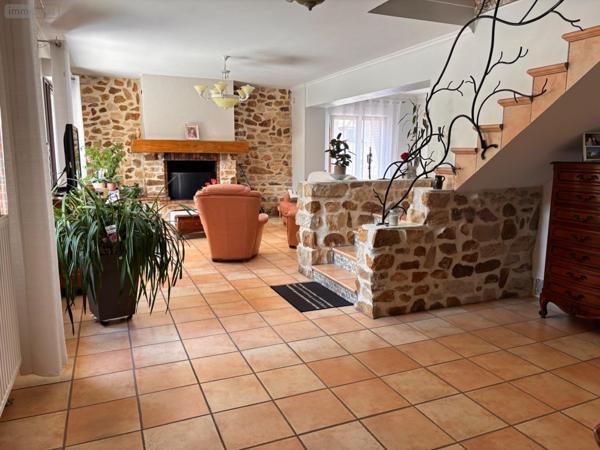 Maison à vendre à Yvré-l'Évêque dans la Sarthe (72530), ref : LMY/FR