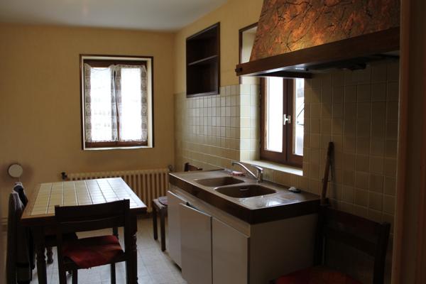 COULEUVRE - MAISON D'HABITATION AVEC ENVIRON 2300 M2 DE TERRAIN COMPRENANT UN PETIT ÉTANG.