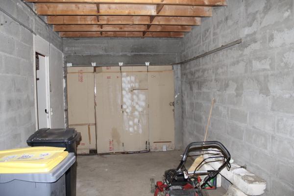 COULEUVRE - MAISON D'HABITATION AVEC ENVIRON 2300 M2 DE TERRAIN COMPRENANT UN PETIT ÉTANG.