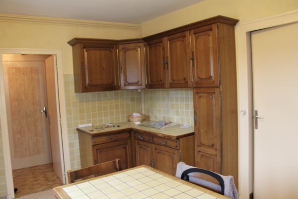 COULEUVRE - MAISON D'HABITATION AVEC ENVIRON 2300 M2 DE TERRAIN COMPRENANT UN PETIT ÉTANG.