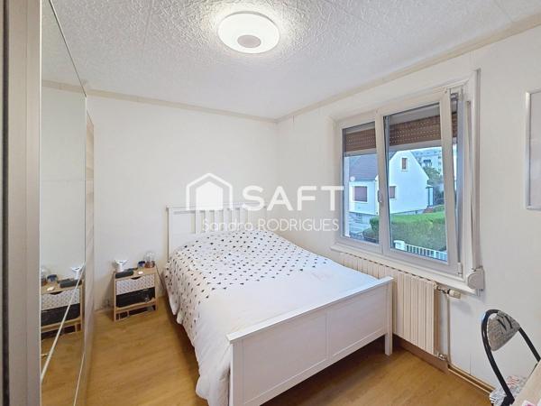 maison semi mitoyenne 6 pièces  avec jardin et  garage sans travaux à prévoir, proche de toutes commodités.