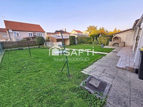 maison semi mitoyenne 6 pièces  avec jardin et  garage sans travaux à prévoir, proche de toutes commodités.