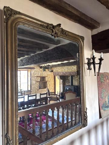 Au cœur du Parc naturel régional de la Brenne, cette superbe bastide du XVe siècle a été entièrement rénovée par les Compagnons du Devoir dans le respect des matériaux anciens et du caractère de la bâtisse. La maison principale développe environ 240 m² habitables, auxquels s’ajoutent 30 m² de grenier encore aménageables, offrant un potentiel supplémentaire.

La propriété propose de beaux volumes avec quatre chambres, une mezzanine, deux cuisines et deux salons. Elle dispose également de trois salles d’eau, dont une équipée d’un sauna et d’une baignoire balnéo.

Le charme authentique de la demeure se révèle à travers ses poutres apparentes, ses tommettes rouges, son parquet massif et ses deux cheminées en pierre, qui créent une atmosphère chaleureuse et pleine de caractère.

À l’extérieur, la propriété s’étend sur plus de 3 000 m² de terrain et bénéficie d’une piscine chauffée et sécurisée ainsi que d’une terrasse en travertin, idéale pour profiter du calme et de la nature environnante.

Un bâtiment annexe d’environ 280 m² reste à aménager et comprend une superbe grange couverte, offrant un fort potentiel d’aménagement.

Actuellement exploité en Gîte de France, le bien génère entre 15 000 et 20 000 € de revenus annuels.