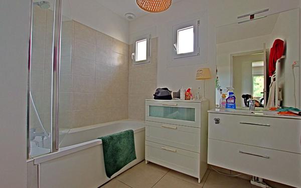 Appartement à louer    4 pièces •  Roye