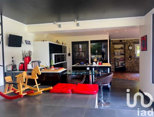 Longère 8 pièces de 220 m² à Saint-Donan (22800)