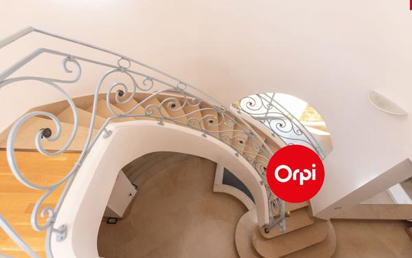 Maison à vendre    6 pièces • 284 m2 Saint-Priest