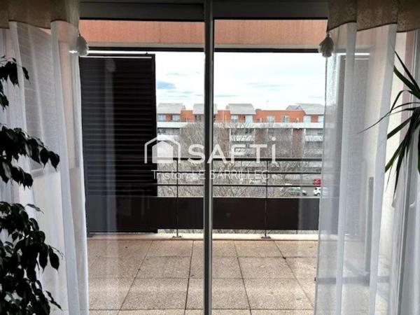 P2 rénové avec balcon, vue dégagée et box fermé