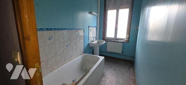 Immeuble à Vendre à Escautpont (59278) 

Cet immeuble est situé à Escautpont, une localité qu...