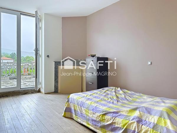 Maison familiale rénovée avec 4 chambres, garage et jardin