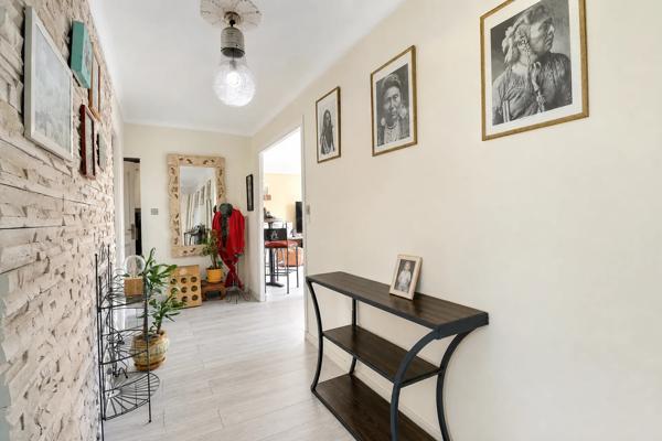 Appartement
         4 pièces
        - 85 m² Exclusivité 225 000 € *