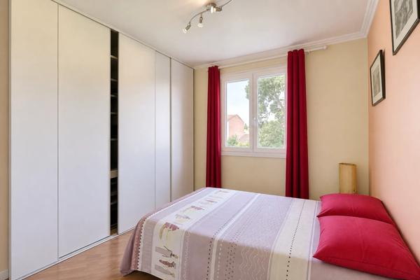 Appartement
         4 pièces
        - 85 m² Exclusivité 225 000 € *