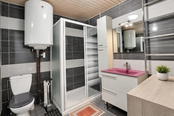 Appartement
         4 pièces
        - 85 m² Exclusivité 225 000 € *