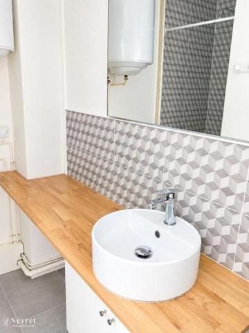 F3 5 RUE DES ARTS ST ETIENNE - F3 traversant, lumineux, ...