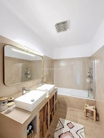 Vente                                                      Appartement
                        
                     3 pièces                      75 m2                     à Calvi