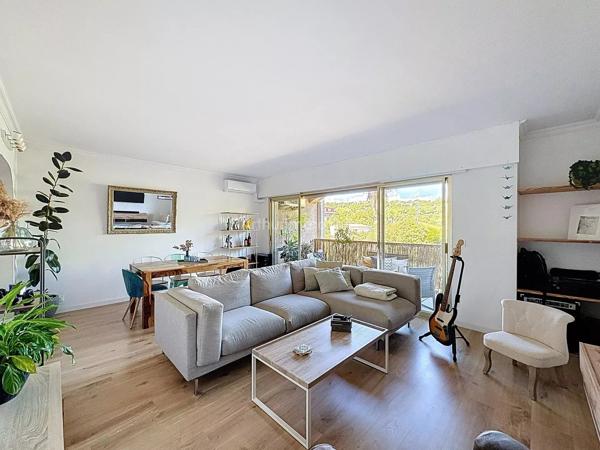Vente                                                      Appartement
                        
                     3 pièces                      75 m2                     à Calvi
