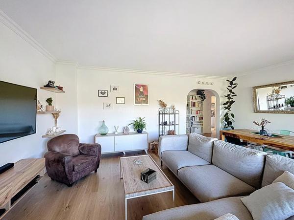 Vente                                                      Appartement
                        
                     3 pièces                      75 m2                     à Calvi