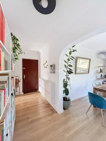 Vente                                                      Appartement
                        
                     3 pièces                      75 m2                     à Calvi