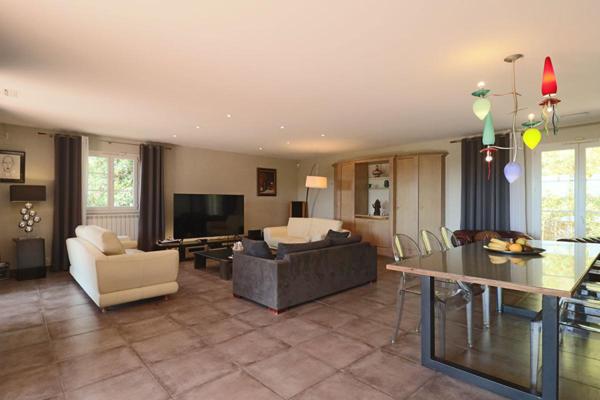 Maison Villeneuve Les Avignon 5 pièce(s) 221 m2