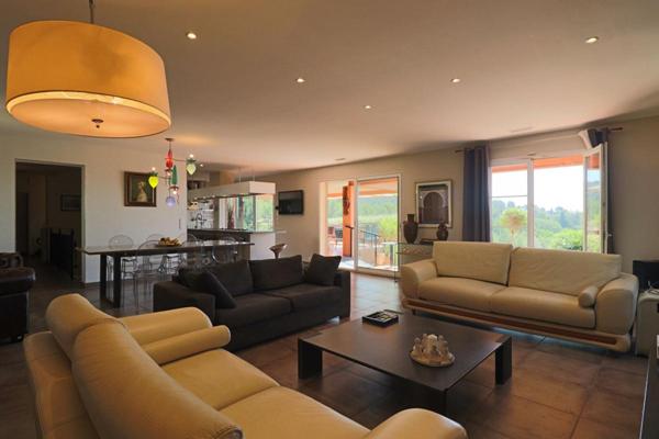 Maison Villeneuve Les Avignon 5 pièce(s) 221 m2