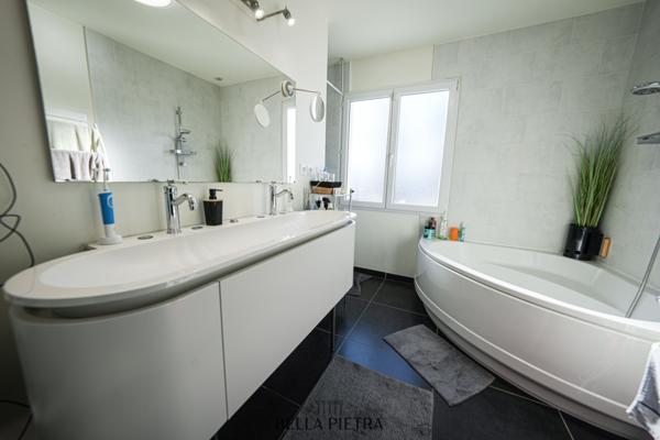 Saint-Aunès (34130) Maison 7 pièces de 203m2