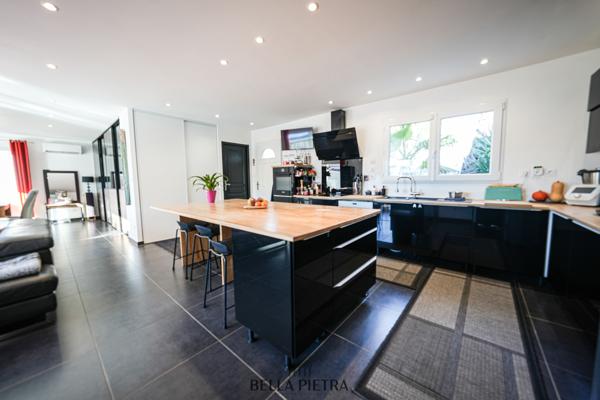 Saint-Aunès (34130) Maison 7 pièces de 203m2