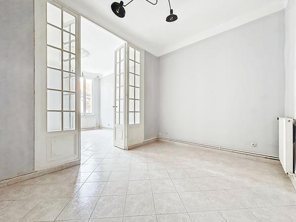 Cente : Appartement spacieux de 6 pièces à Marseille 13005, La Conception