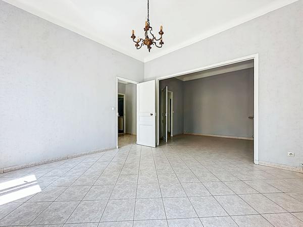 Cente : Appartement spacieux de 6 pièces à Marseille 13005, La Conception