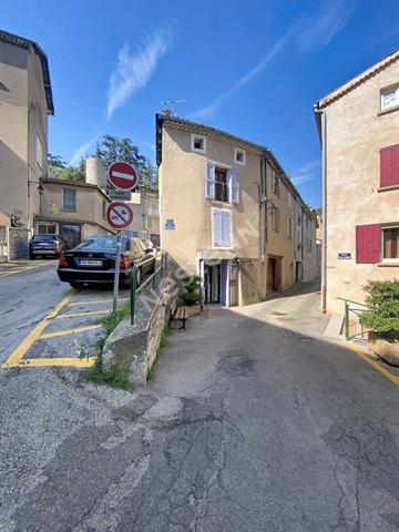 A vendre immeuble de rapport au coeur de la vieille ville de Sisteron