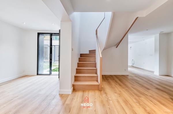 Maison Angers 8 pièce(s) 265.26 m2 Angers
