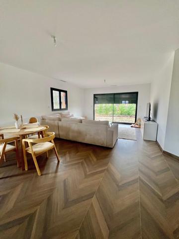 Maison neuve moderne à Saint-Seurin sur l'Isle