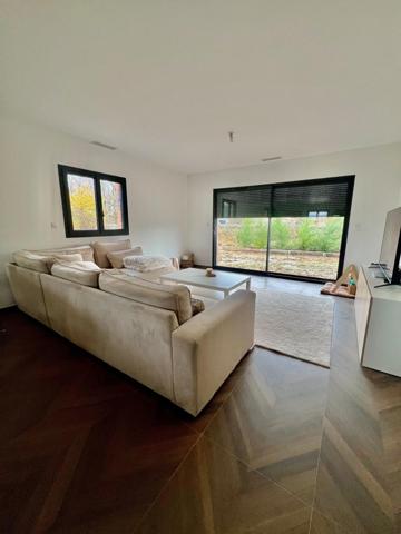 Maison neuve moderne à Saint-Seurin sur l'Isle