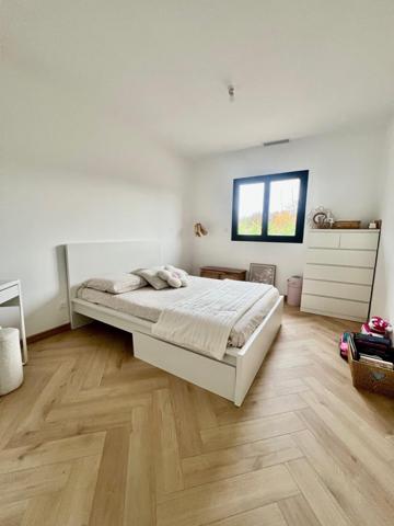 Maison neuve moderne à Saint-Seurin sur l'Isle