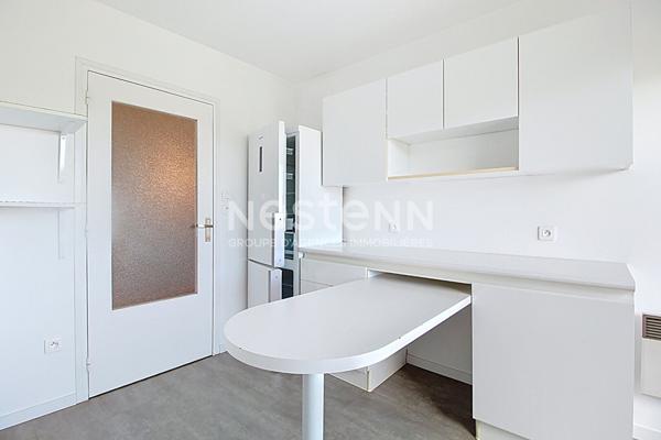 Grand appartement T5 3 chambres loué vide avec cave garage et 2 balcons - 69500 BRON