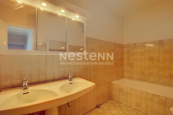Grand appartement T5 3 chambres loué vide avec cave garage et 2 balcons - 69500 BRON