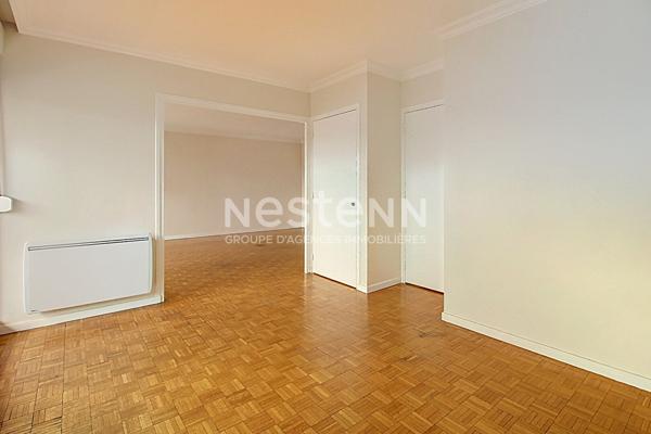 Grand appartement T5 3 chambres loué vide avec cave garage et 2 balcons - 69500 BRON