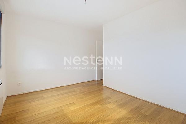 Grand appartement T5 3 chambres loué vide avec cave garage et 2 balcons - 69500 BRON