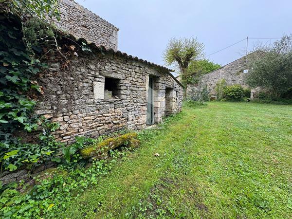 Ensemble de caractère avec deux habitations, au coeur de la campagne