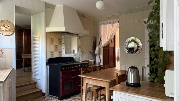 Maison de ville avec jardin à Chef-Boutonne