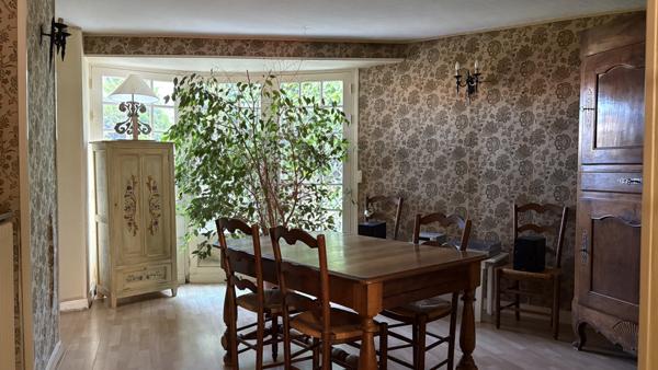 Maison de ville avec jardin à Chef-Boutonne