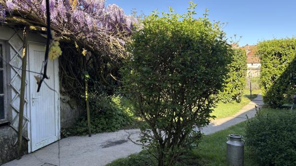 Maison de ville avec jardin à Chef-Boutonne