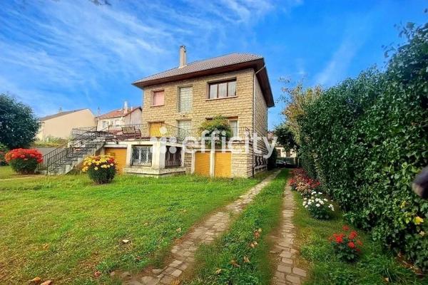 Immeuble 10 pièces - 300 m²