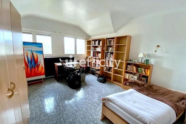 Immeuble 10 pièces - 300 m²