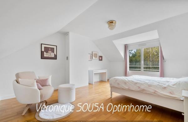 Trés belle maison familiale lumineuse -4 chambres dont 3 suites – écoles et gare à pied