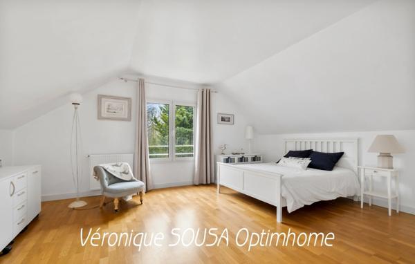 Trés belle maison familiale lumineuse -4 chambres dont 3 suites – écoles et gare à pied